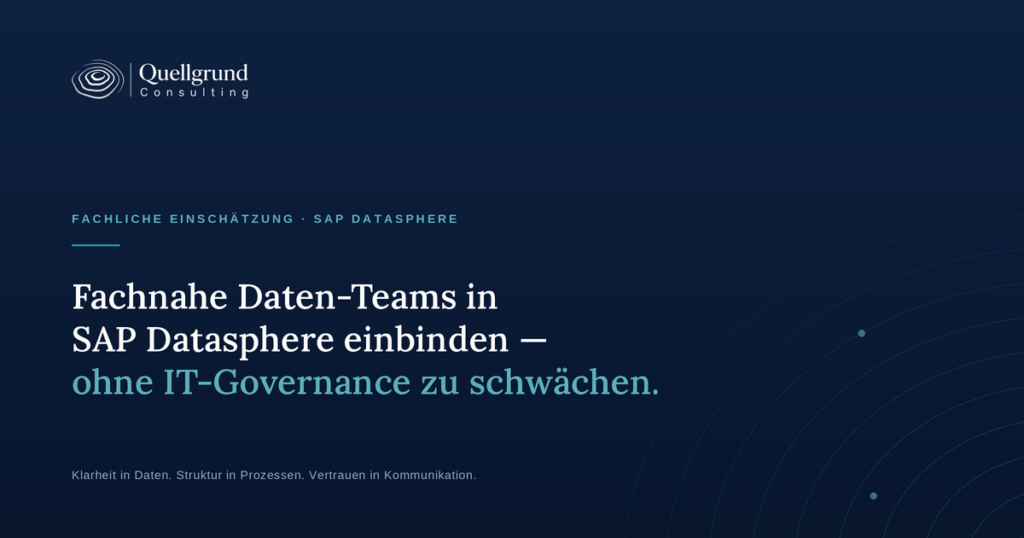 Titelgrafik von Quellgrund Consulting in Deep Navy mit der Aussage, fachnahe Daten-Teams in SAP Datasphere einzubinden, ohne die IT-Governance zu schwächen